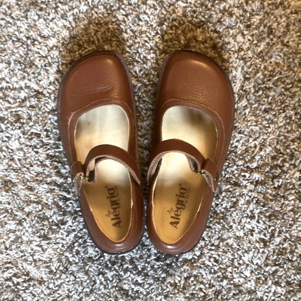 Alegria Paloma brown Mary Jane’s